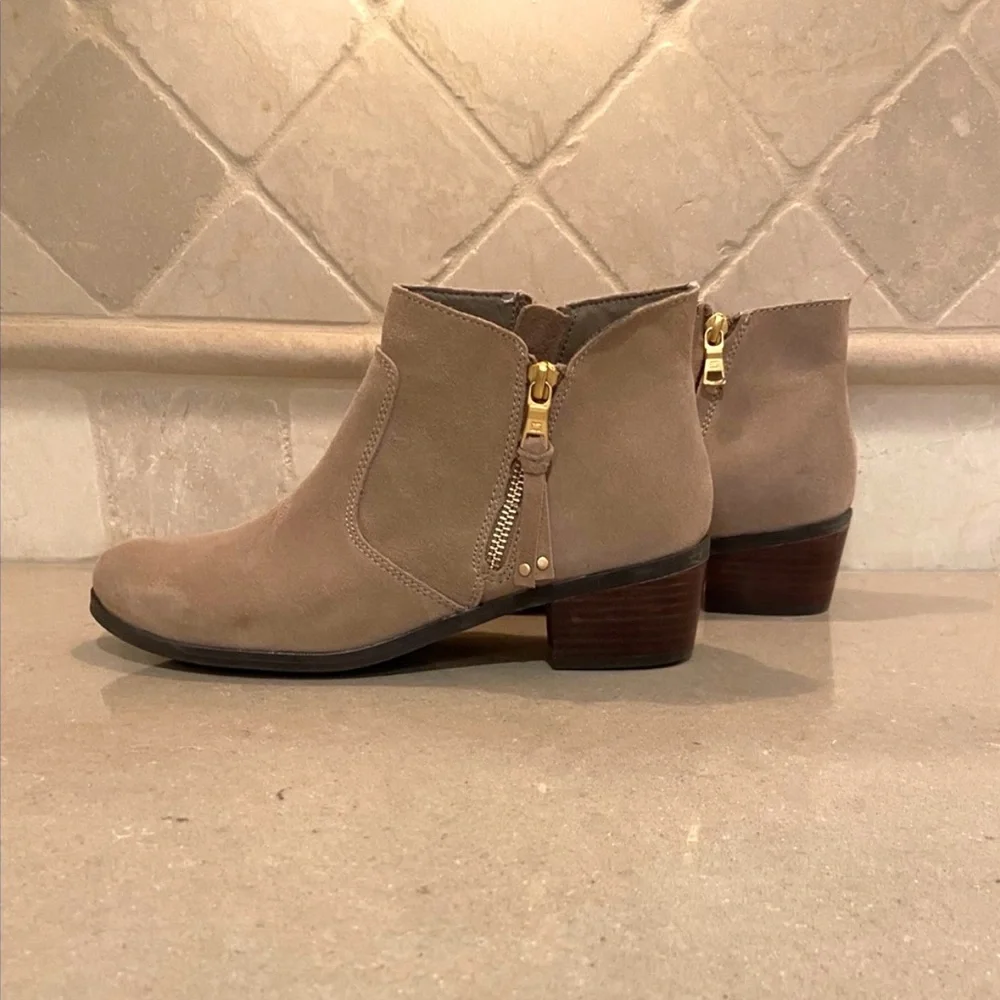 Sole Bound by BareTraps Uriel Suede Ankle Boots - Picture 6 of 10